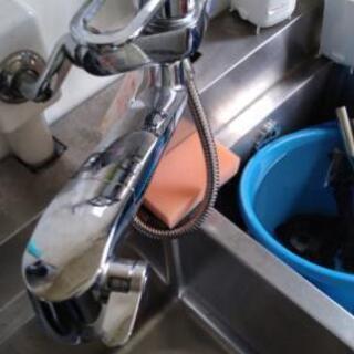 流し台 混合水栓 ハンドシャワー付 小型電気温水器 Uijn 大宮の家電の中古あげます 譲ります ジモティーで不用品の処分