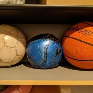 サッカーボール、バスケットボール、フットサルボール