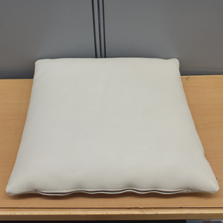 カンディハウス レザークッション 革クッション ブラック