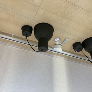 無印良品システムライトのダクトレール + IKEAペンダントライ...