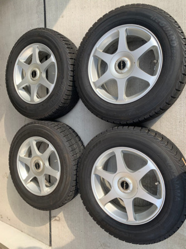 エルグランド・アルファード・ヴェルファイア　スタッドレスタイヤ ２１５／６５Ｒ１６ 8550円