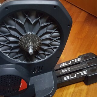 GIANT FCR（フレームセット）とELITE  DIRETO  のトレーナーセット
