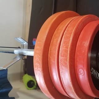 ベンチ、ダンベル、バーベル、ケーブルプルダウン、プレート合計90kg