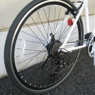 〔新品大特価〕アルミフレームクロスバイク（シマノ製外装２１段変速・スレイプニル７００）