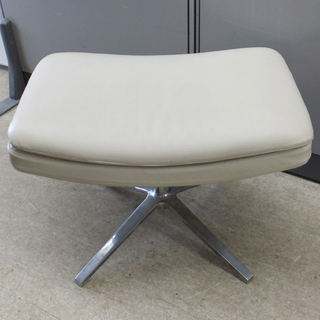 ▶シングルソファ ラウンジチェア オットマン付き B&B Italia METROPOLITAN  本革 ホワイト系 ペイペイ対応 札幌市西区西野