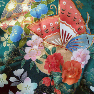 豪華古典振袖　深緑地蝶金箔　