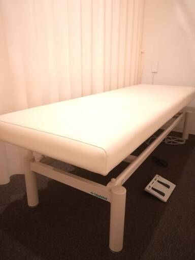 電動ベッド(高田ベッド製)　広島市・引き取り限定　マッサージ・鍼灸・整骨院などの施術用