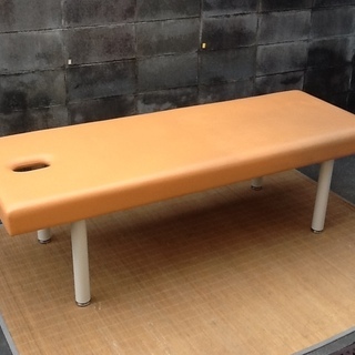 ※残り1台になりました 有孔タイプのマッサージベッド、施術台 180×65×H55㎝ 高田ベッド製作所のお品