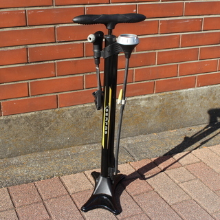 自転車用空気ポンプ(圧力計付き)