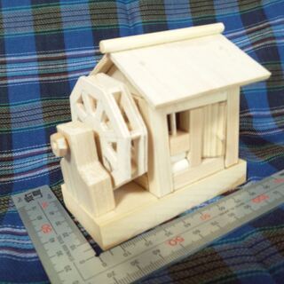 木製　水車小屋