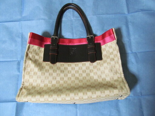 LOEWE トートバッグ　中古　良品　サイズ　３８ー２６ー８．５　まち　購入時10万円以上の商品です。発送可能
