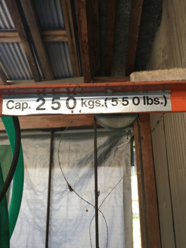 トラバーリフト 250kg 手動のフォークリフトです