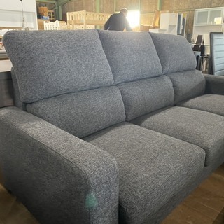 激安カウチソファー！最終最後の1台！現品飲みです！ネットでも売ってません。背もたれが高くて座り易い！