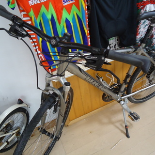 【エコプラス小倉南店】TREK トレック 7300マウンテンバイク シルバー 中古車 外装24段変速 マウンテン スタッフ 向井 おススメ!! 自転車 通勤 通学 チャリ スポーツ車 ロードバイク アルミ フレーム 福岡 北九州 小倉 南 湯川 中古 エコプラス小倉南店】TREK トレック 7300マウンテンバイク シルバー