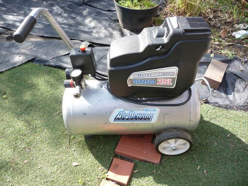 25L  エアーコンプレッサー　1.5HP　オイルレス！