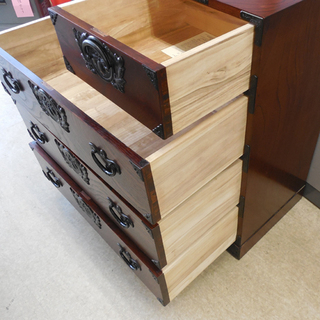 4段チェスト  岩谷堂箪笥 整理箪笥 引出し 鍵付き 南部鉄器 収納家具 伝統工芸 ペイペイ対応 札幌市西区西野