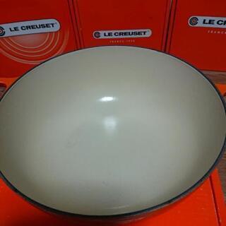 ‼️新品税込39600円です‼️値引きしました‼️ル・クルーゼ(Le Creuset) 鋳物 ホーロー 鍋 マルミット 26 cm オレンジ ガス IH オーブン 対応 