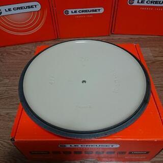 ‼️新品税込39600円です‼️値引きしました‼️ル・クルーゼ(Le Creuset) 鋳物 ホーロー 鍋 マルミット 26 cm オレンジ ガス IH オーブン 対応 