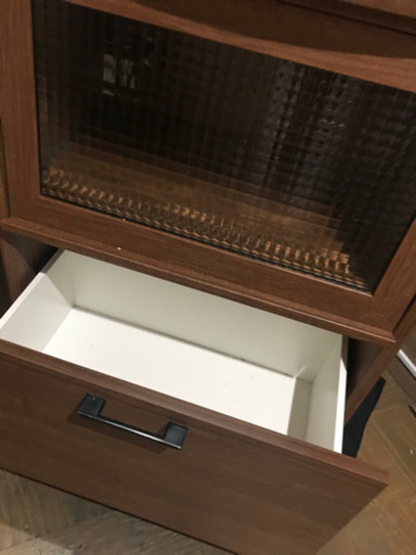 定価8万　食器棚　コンセント穴2