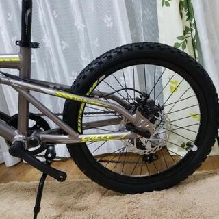 アルミフレーム 前後サスペンション 前後ディスクブレーキ 7スピード