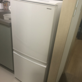 【美品】シャープ冷蔵庫137L(幅48cm)つけかえどっちもドア...