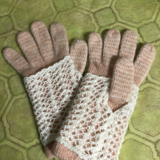 薄いピンクの手袋