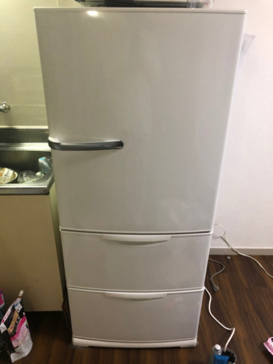 AQUA 家庭用 冷蔵庫 3ドア 272L。
