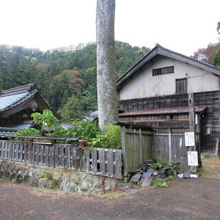 約70年の歴史がある武家屋敷正門を売却希望 − 福井県