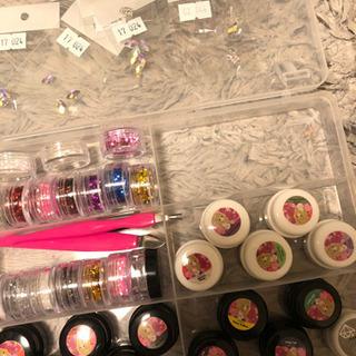 1枚目と4枚目話し中ネイル趣味で初めません？🥺