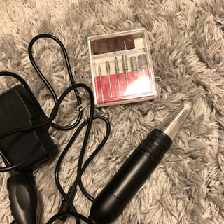 1枚目と4枚目話し中ネイル趣味で初めません？🥺