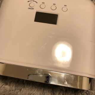 1枚目と4枚目話し中ネイル趣味で初めません？🥺