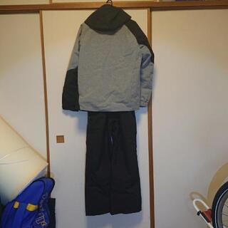 新品未使用  DESCENTEのスキーウェア上下セット