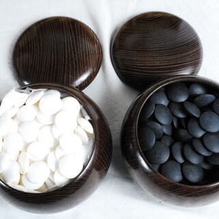 碁盤と碁石セット 蛤、那智黒 本桂｜碁盤30号卓上 3点