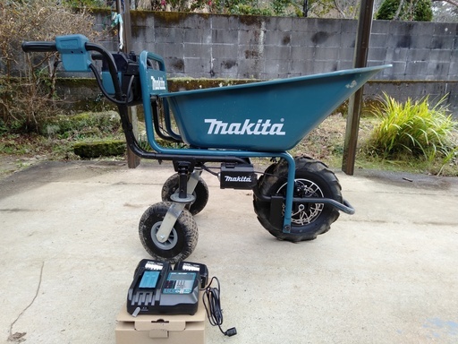 マキタ「充電式三輪運搬車バケット仕様」のフルセットです