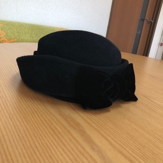 黒、ベルベット素材帽子