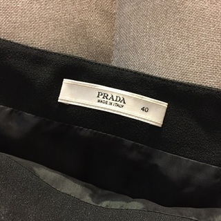 PRADAプラダ 黒アセテート＆レーヨン フレアスカート サイズ40 イタリア製 PRADAプラダ 黒アセテート＆レーヨン フレアスカート サイズ40 イタリア製