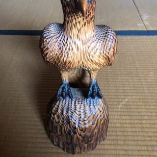 鷲の木彫の置物