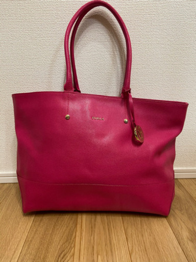 FURLA ハンドバッグ　ピンク　チャーム付