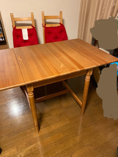 IKEA ダイニングテーブルと椅子二脚、クッション
