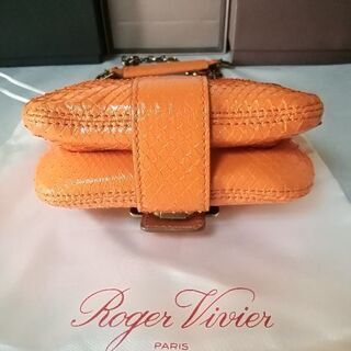 非常に綺麗。パリ最高級ブランド Roger Vivier ロジェ ショルダー