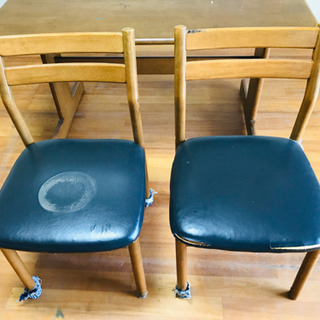ダイニングテーブルと椅子２脚