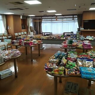 衣類の値段つけや出張販売準備などの倉庫作業スタッフ、老人ホームや障害者施設への衣料品・食品の出張販売スタッフ募集。 - アルバイト