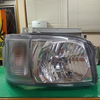 ☆200系☆ハイエース☆ヘッドライト☆美品☆