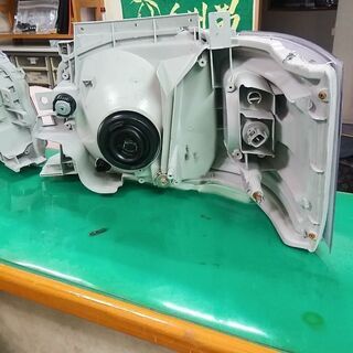 ☆200系☆ハイエース☆ヘッドライト☆美品☆