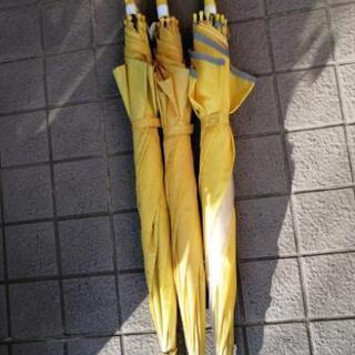 黄色い傘3本1セット,2セットあります