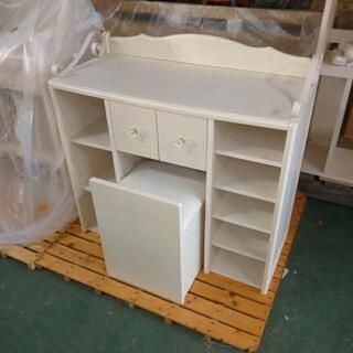 家具 現在商談中！ホワイト ドレッサー入荷しました。現品限り
