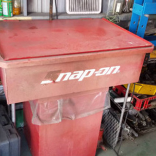 スナップオンのパーツ洗浄台です❗️定価21万円、ポンプ❗️ライト作動確認済みです