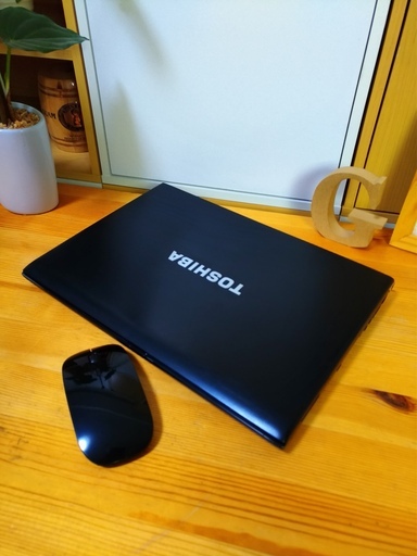 corei5の高性能TOSHIBAのdynabook♪　薄型軽量で持ち運びが便利★　最新Windows10！　高級感のあるモダンブラック★　大容量320G！　高速PC★　高性能corei5　メモリ4G　ウェブカメラ内蔵　東芝　dynabook　13.3インチ画面　最新Windows10　64Bit　黒　高級感　　マウス付き 　ノートパソコン　無線LAN　Wi-Fi対応 　DVDドライブ