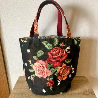 【未使用】薔薇モチーフのエレガントなバッグ