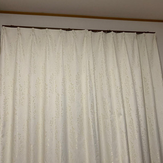 ニトリのカーテン　残り一部屋ぶんです。